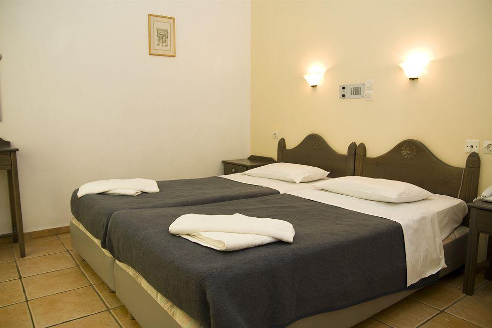 Iliana Hotel Pánormos Quarto foto