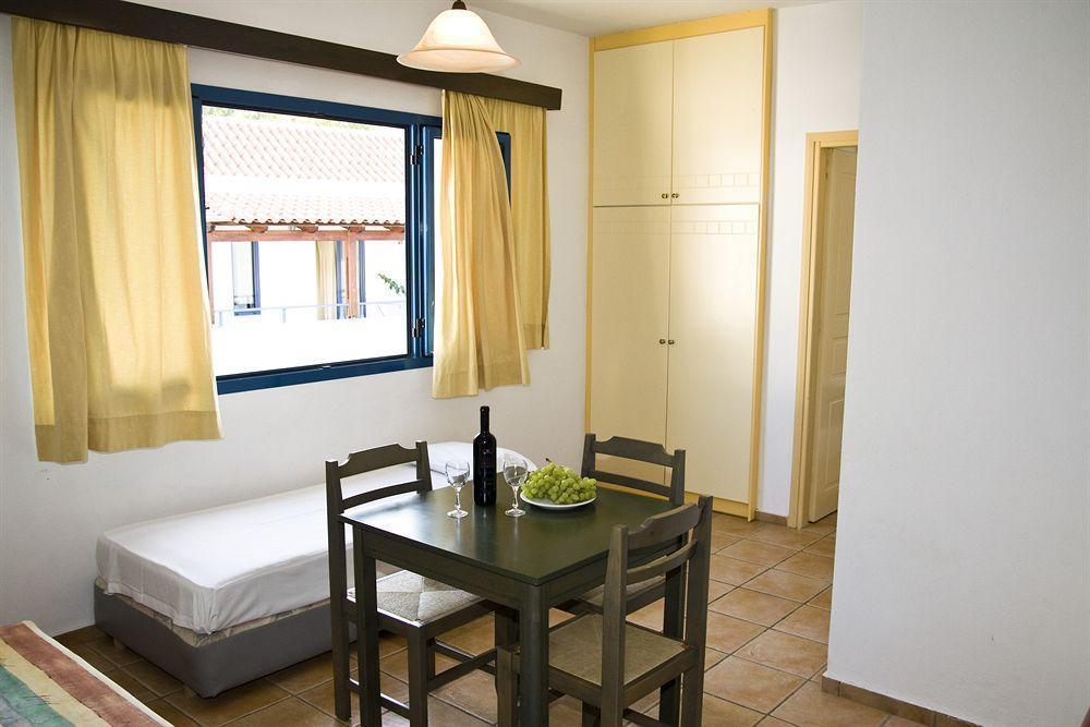 Iliana Hotel Pánormos Quarto foto